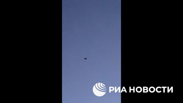 Американский истребитель F-16 в небе над Одессой