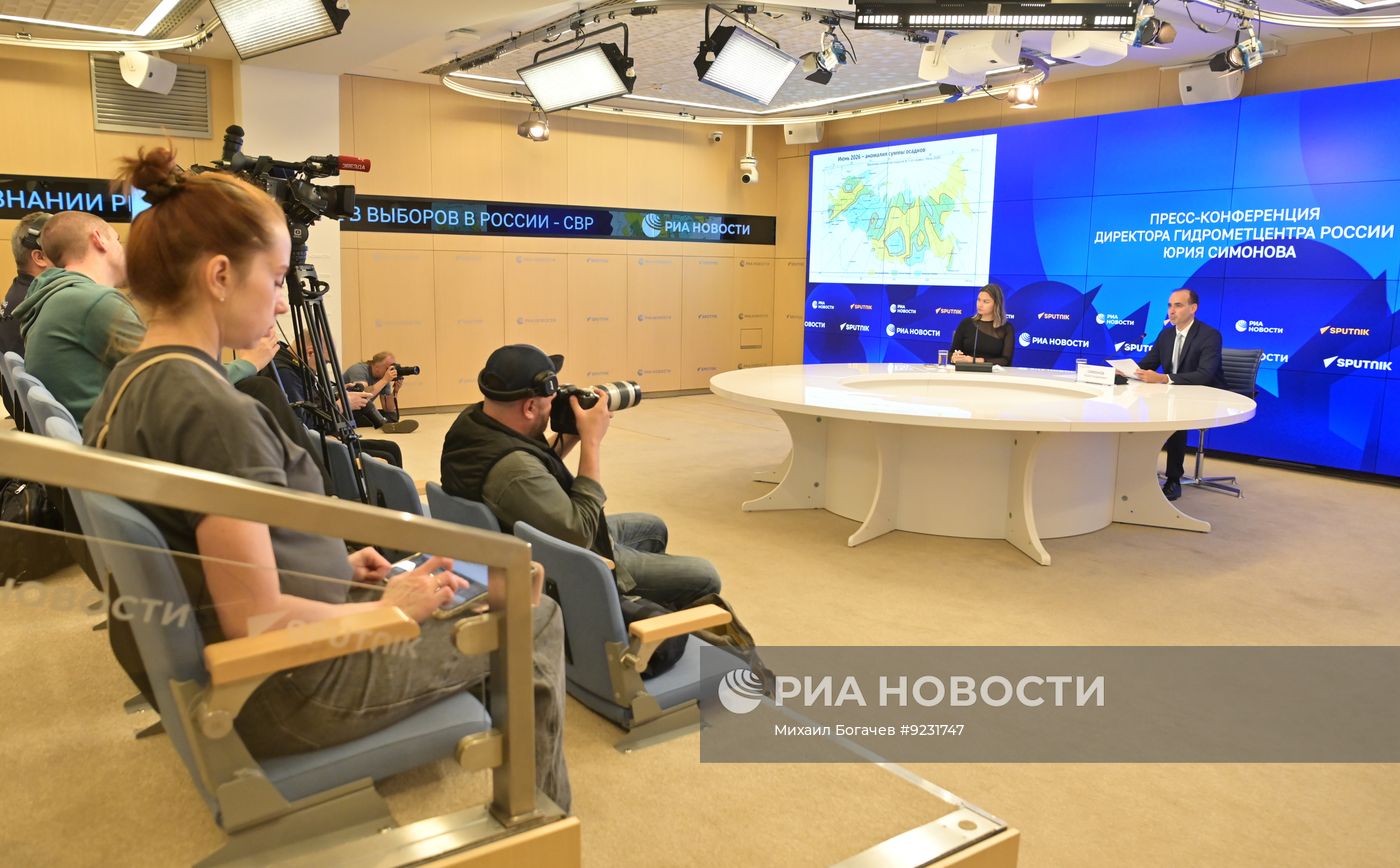 Пресс-конференция директора Гидрометцентра России Юрия Симонова