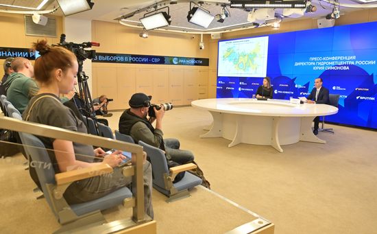 Пресс-конференция директора Гидрометцентра России Юрия Симонова