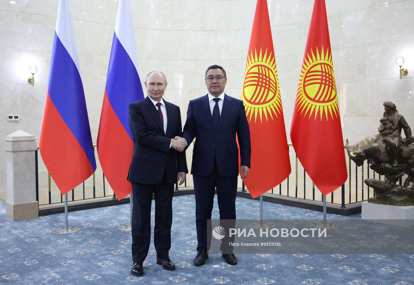 Президент Владимир Путин встретился с президентом Киргизии Садыром Жапаровым