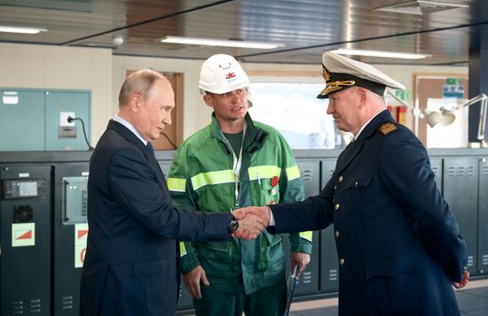 Рабочая поездка президента РФ Владимира Путина в Дальневосточный федеральный округ