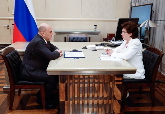 Премьер-министр Михаил Мишустин провел встречу с главой Росздравнадзора Аллой Самойловой