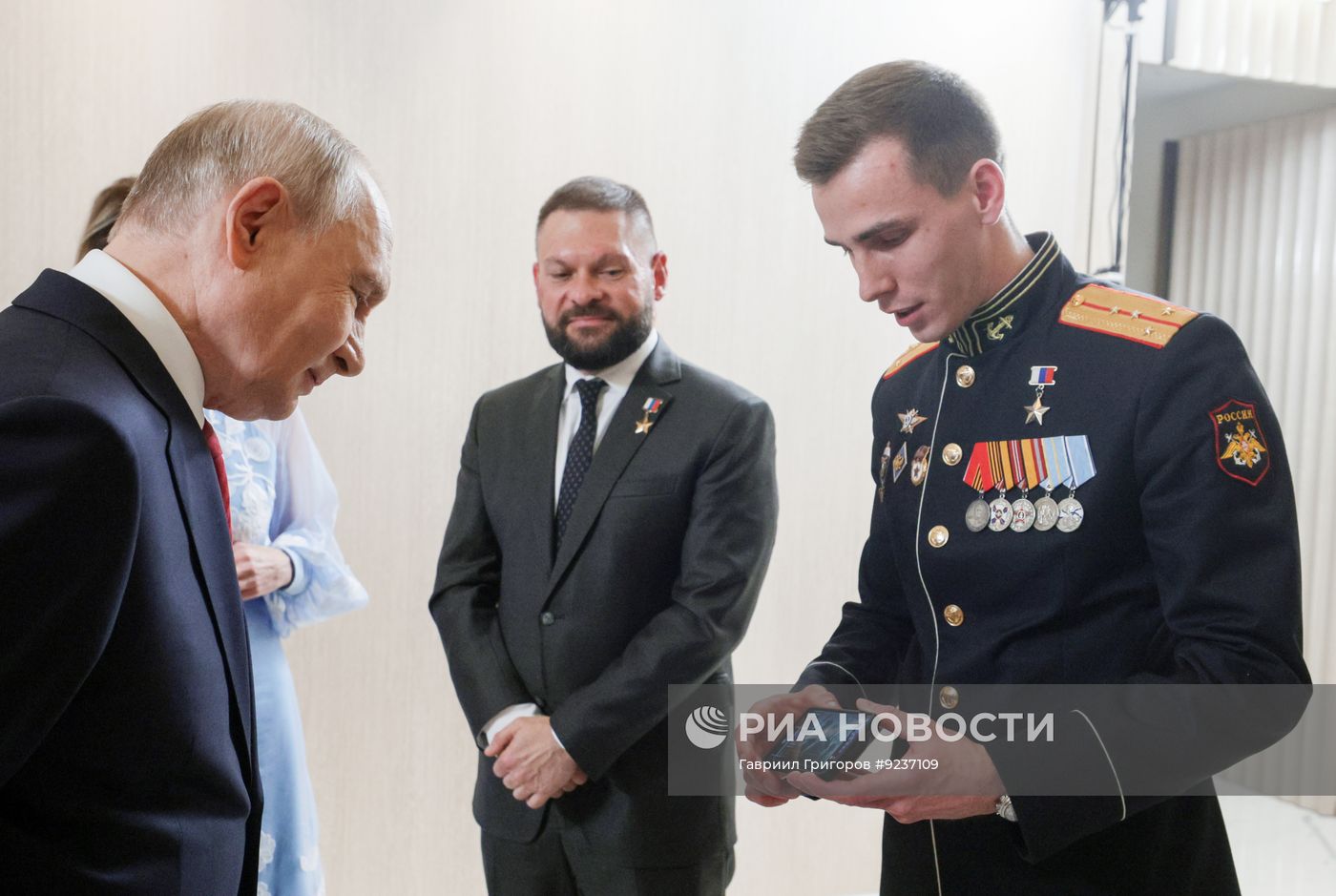 Президент Владимир Путин встретился с "пятеркой" лидеров ЕР на выборах в Госдуму