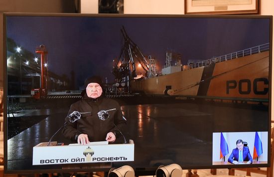 Президент Владимир Путин принял участие в вводе в эксплуатацию проекта "Восток Ойл"
