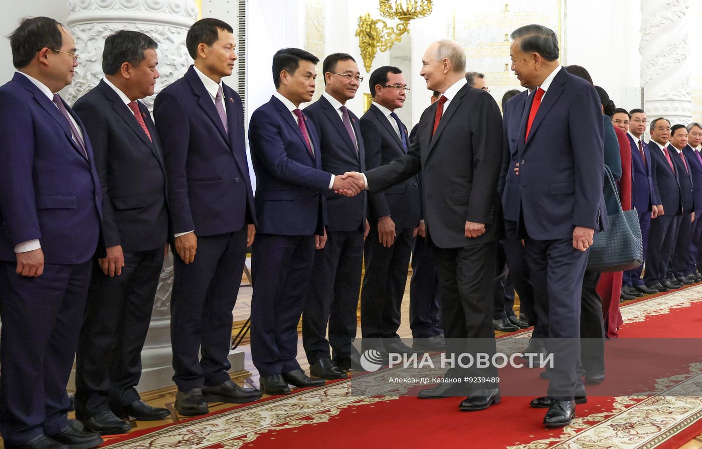 Встреча президента РФ Владимира Путина и президента Вьетнама То Лама