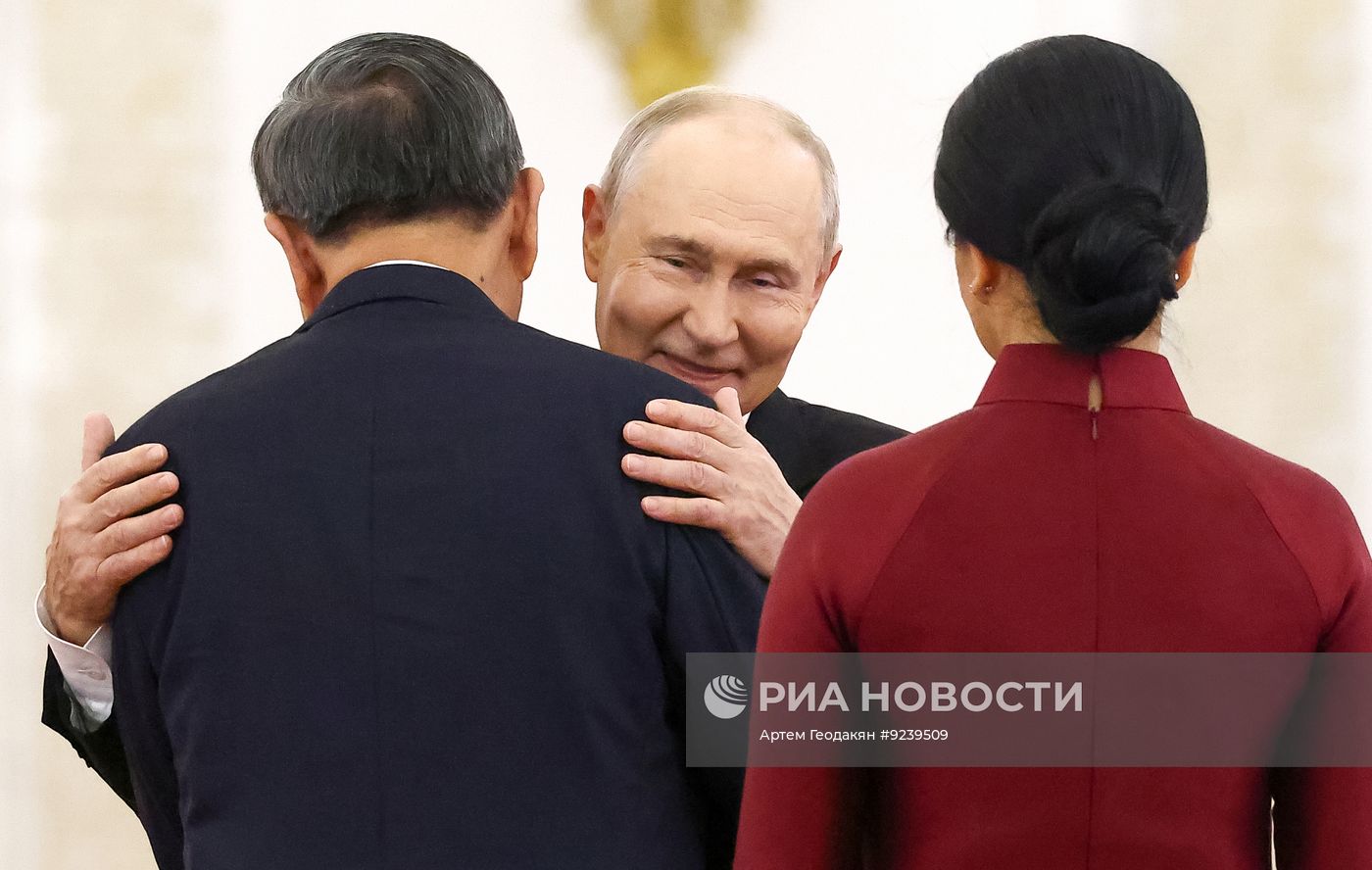 Встреча президента РФ Владимира Путина и президента Вьетнама То Лама