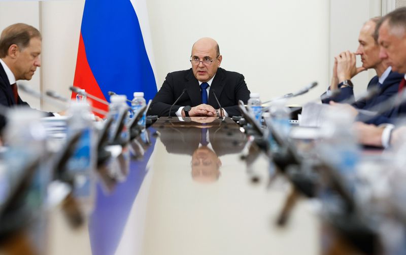 Премьер-министр Михаил Мишустин провел оперативное совещание с вице-премьерами РФ