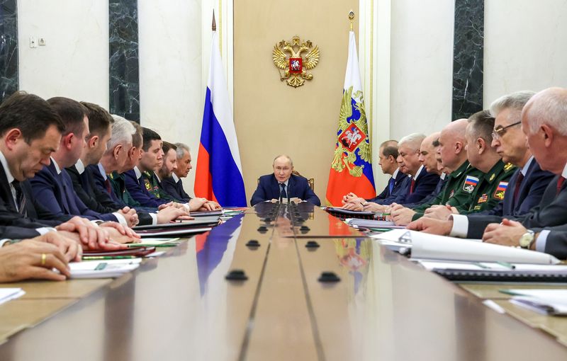 Президент Владимир Путин провел заседание Военно-промышленной комиссии