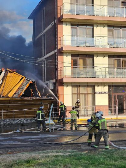 Пожар в торговых павильонах в Анапе