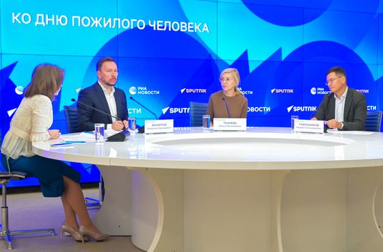 Круглый стол ко Дню пожилого человека