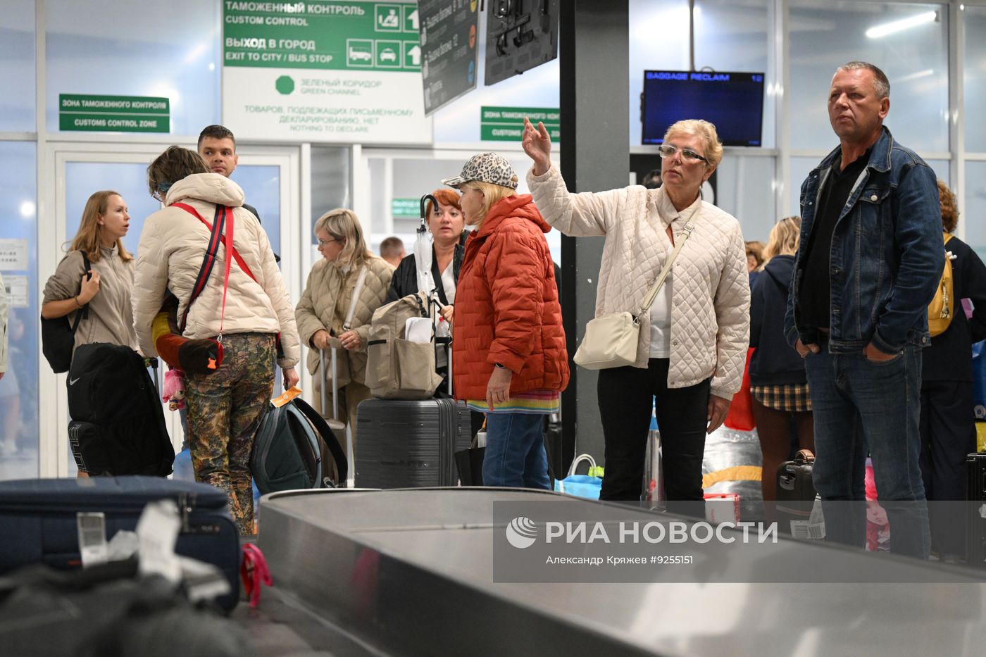 Работа таможенной службы в аэропорту Толмачево