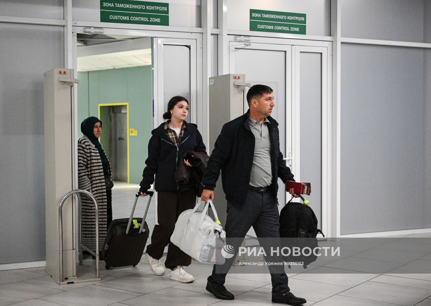 Работа таможенной службы в аэропорту Толмачево