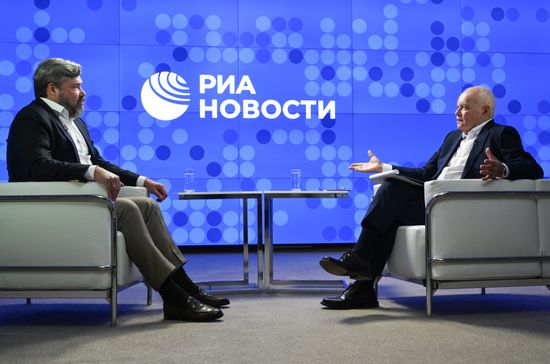  Интервью медиаменеджера Константина Малофеева гендиректору медиагруппы "Россия сегодня" Дмитрию Киселеву