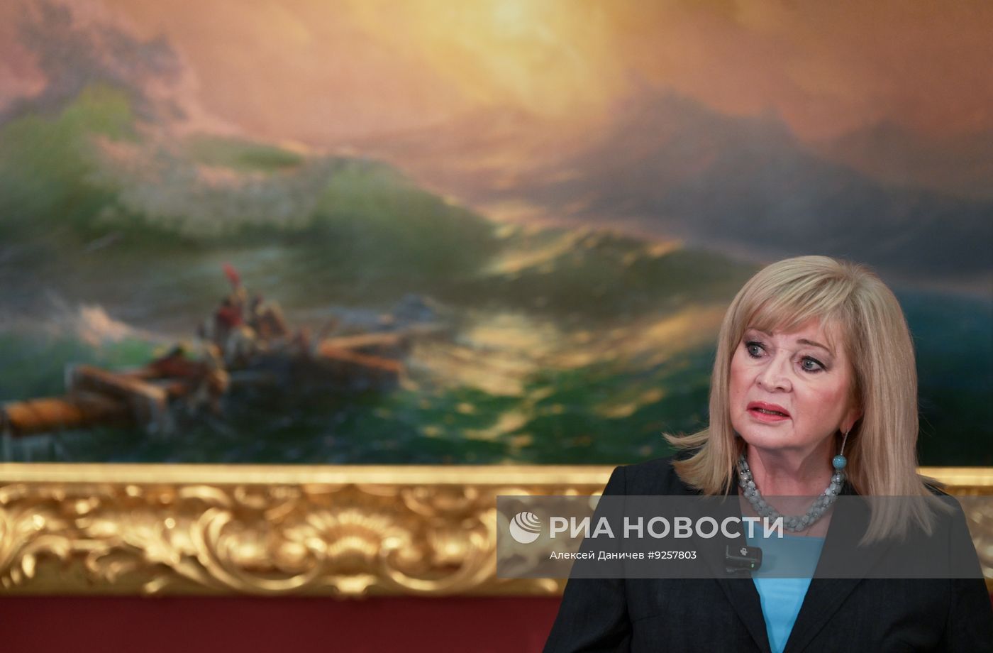 Картину Айвазовского "Девятый вал" представили в Русском музее после реставрации
