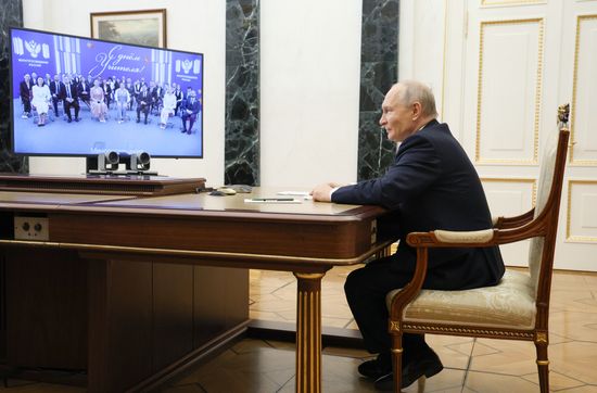 Президент Владимир Путин провел встречу с лауреатами всероссийских педагогических конкурсов