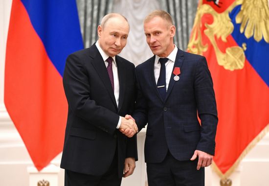 Президент Владимир Путин вручил госнаграды учителям