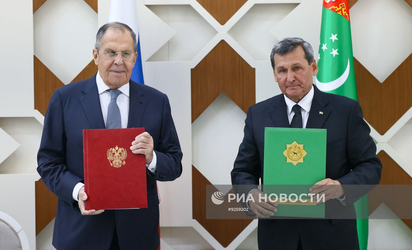 Встреча глав МИД РФ и Туркменистана Сергея Лаврова и Рашида Мередова