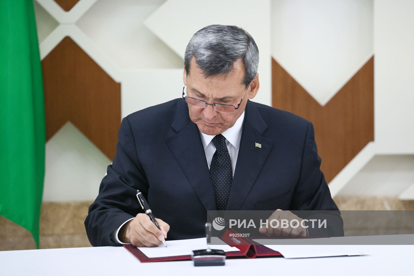 Встреча глав МИД РФ и Туркменистана Сергея Лаврова и Рашида Мередова