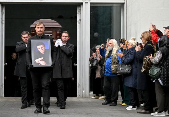 Прощание с психотерапевтом Анатолием Кашпировским в Москве