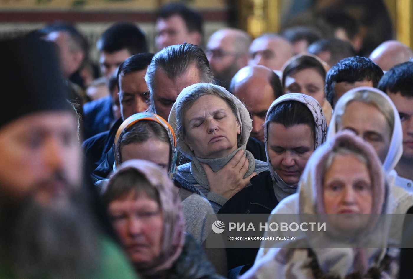 Божественная литургия в Успенском соборе Свято-Троицкой Сергиевой Лавры