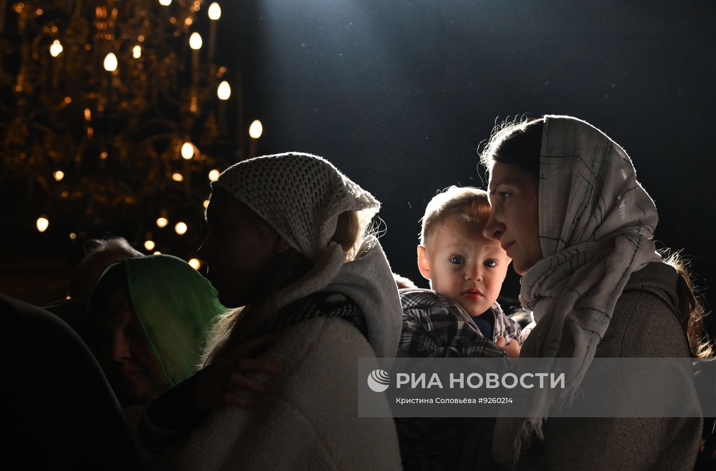 Божественная литургия в Успенском соборе Свято-Троицкой Сергиевой Лавры