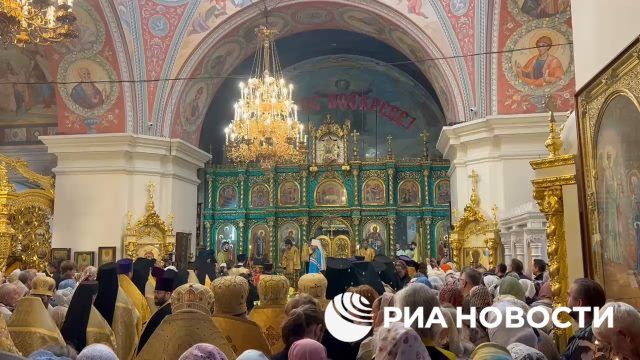 Божественная литургия в Троицком соборе Симферополя перед крестным ходом с переносом мощей святителя Луки