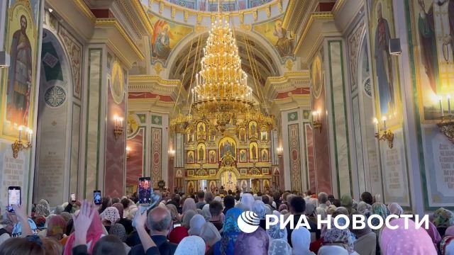 В Крыму проходит литургия перед переносом мощей святителя Луки в Александро-Невский собор