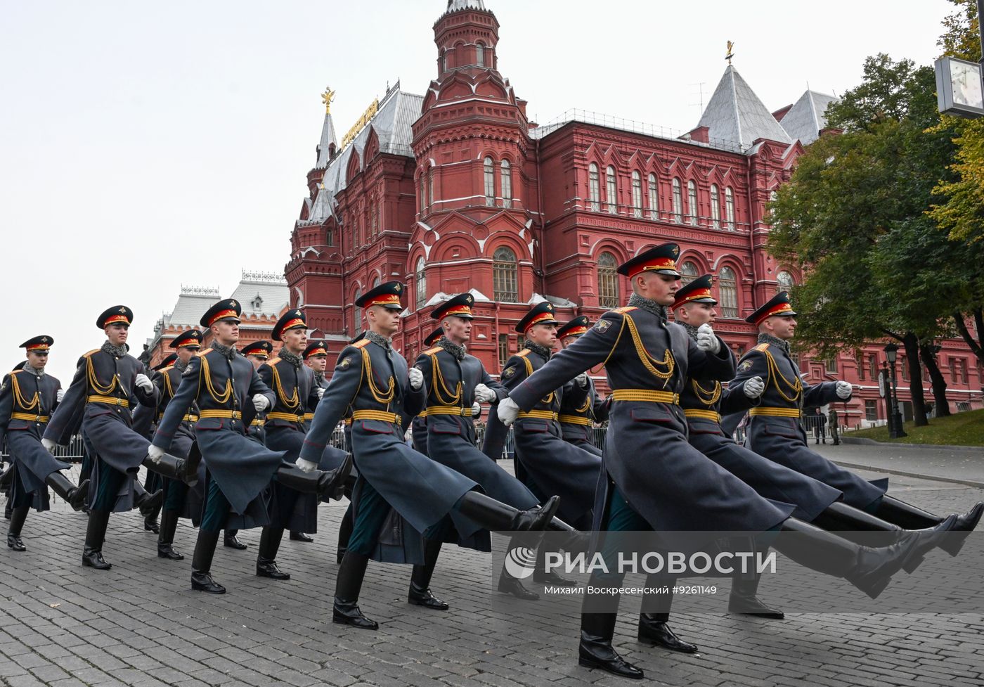Церемония увольнения в запас военнослужащих Преображенского полка в Москве