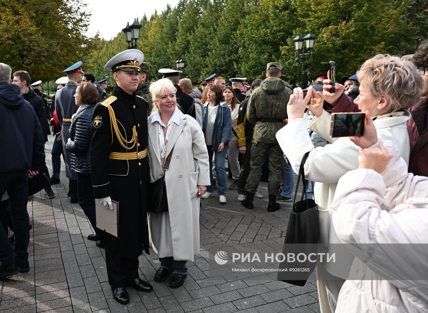 Церемония увольнения в запас военнослужащих Преображенского полка в Москве