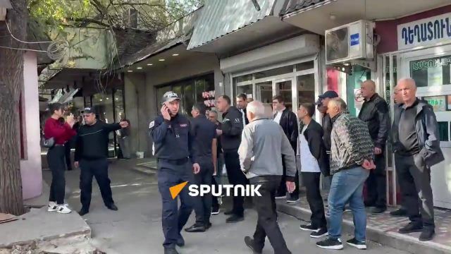 В Ачапняке вовсю идет демонтаж уличных торговых павильонов