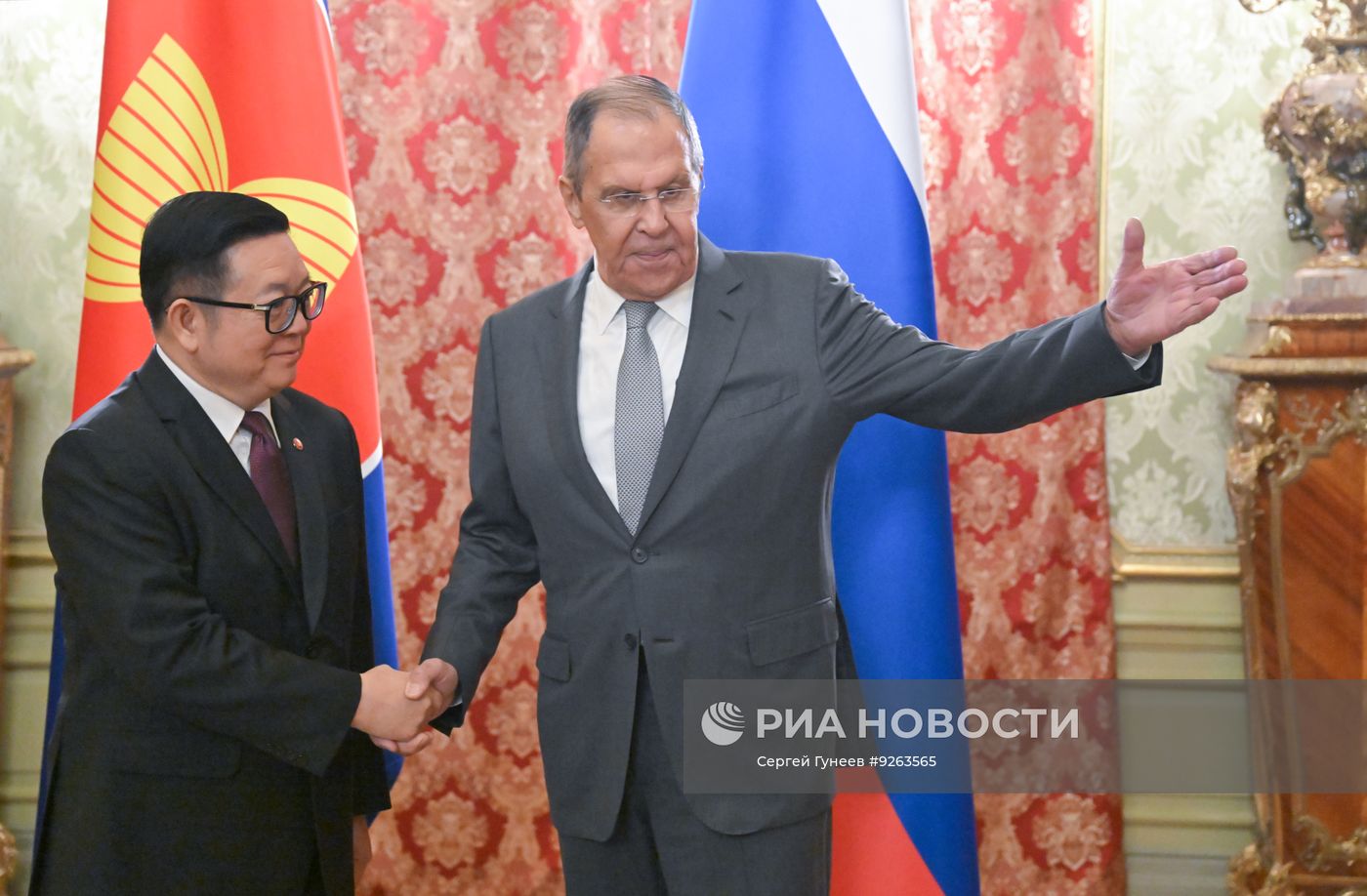 Встреча главы МИД РФ Сергея Лаврова и генсека АСЕАН Као Ким Хорна 
