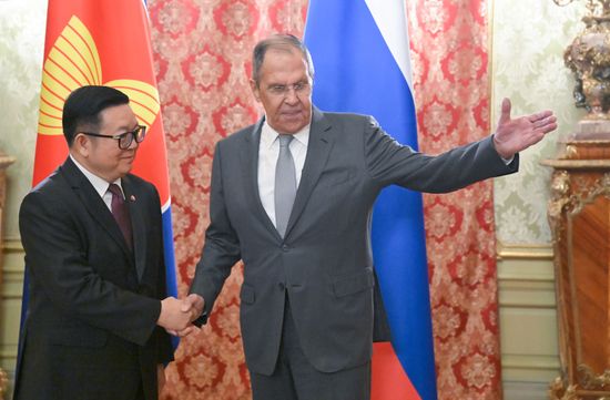 Встреча главы МИД РФ Сергея Лаврова и генсека АСЕАН Као Ким Хорна