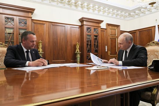 Президент Владимир Путин встретился с министром транспорта Андреем Никитиным