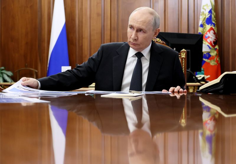 Президент Владимир Путин встретился с министром транспорта Андреем Никитиным