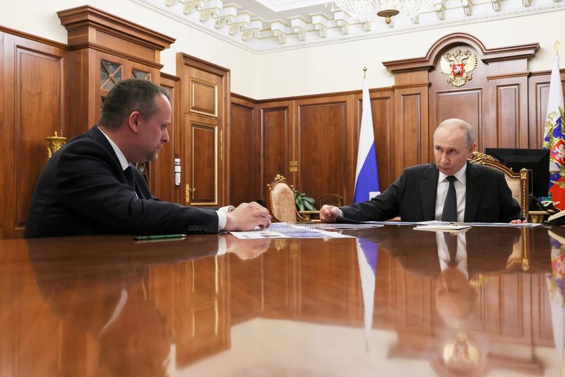 Президент Владимир Путин встретился с министром транспорта Андреем Никитиным