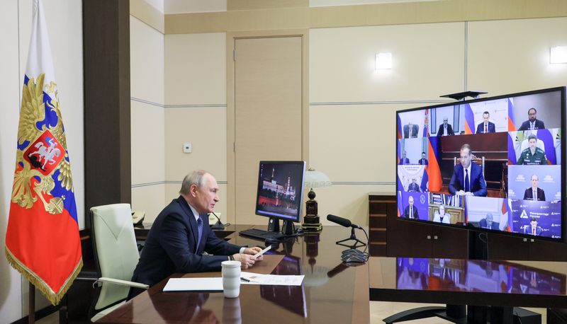 Президент Владимир Путин провел совещание по вопросам повышения информационной безопасности