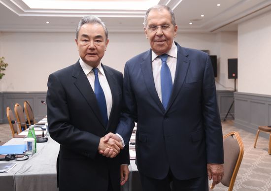 Встреча глав МИД РФ и КНР Сергея Лаврова и Ван И в Баку
