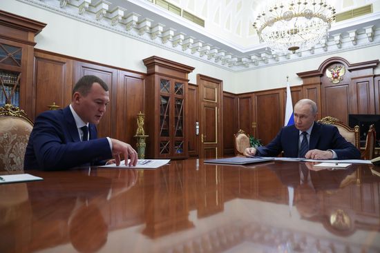 Президент Владимир Путин встретился с министром спорта Михаилом Дегтяревым