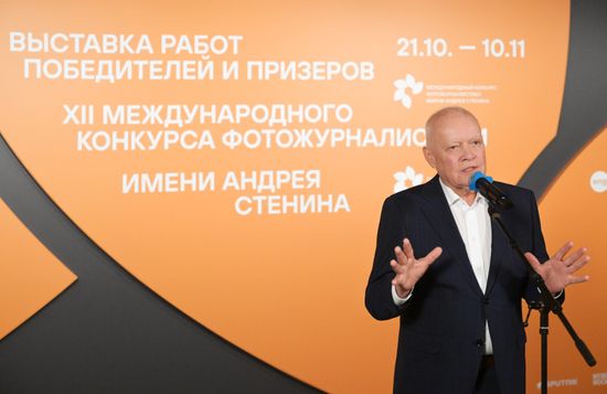 Открытие выставки конкурса фотожурналистики имени Андрея Стенина