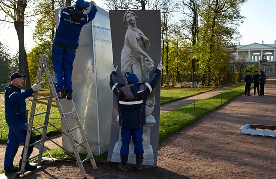 Укрытие скульптур на зимний период в музее-заповеднике "Царское село"