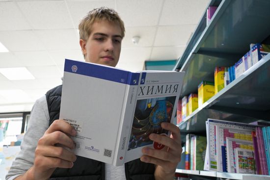 Минпросвещения обновляет программы по ключевым предметам в старших классах
