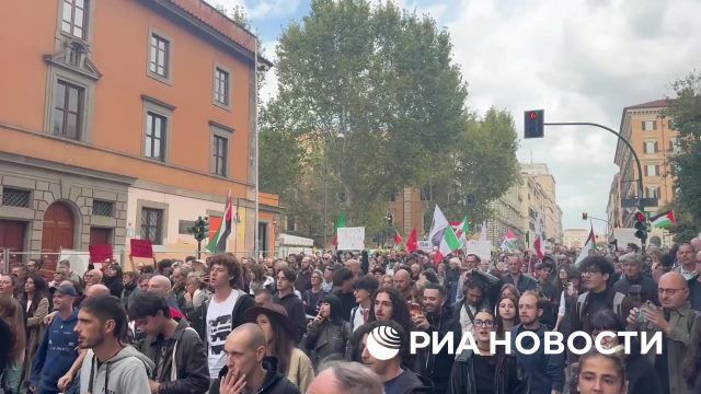 Многотысячное антивоенное шествие в Риме против участия Италии в военных конфликтах