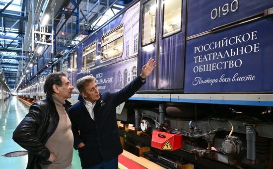 Запуск поезда, посвященного 150-летию Союза театральных деятелей РФ, в Московском метрополитене