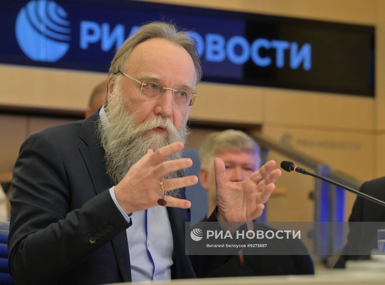 Презентация нового журнала "Политика"