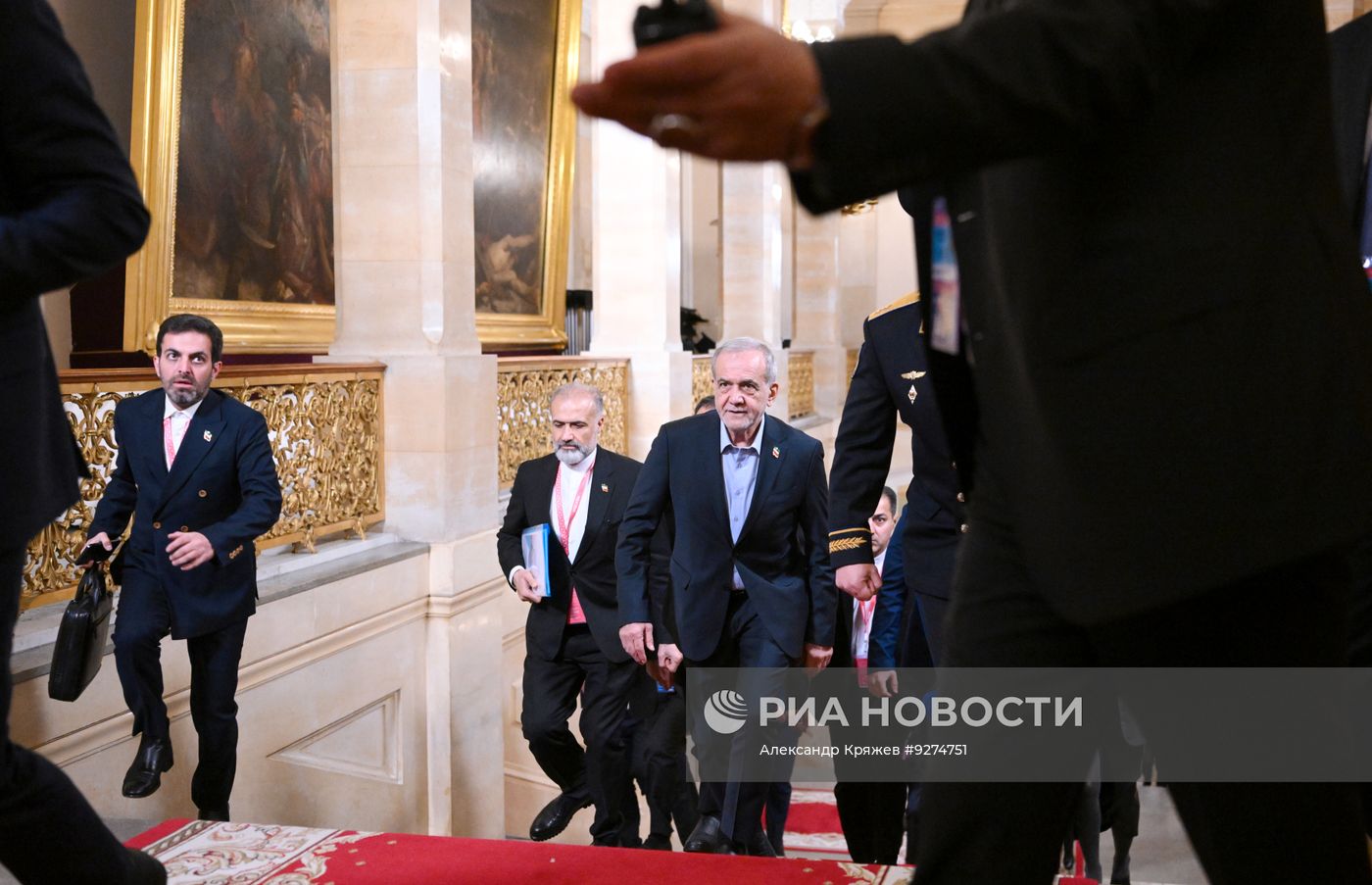 Президент Владимир Путин встретился с президентом Ирана Масудом Пезешкианом