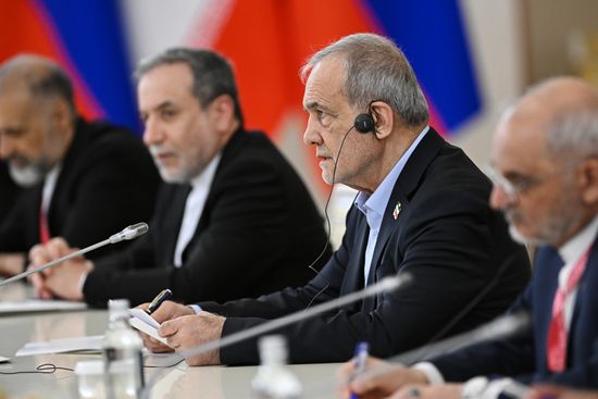 Президент Владимир Путин встретился с президентом Ирана Масудом Пезешкианом