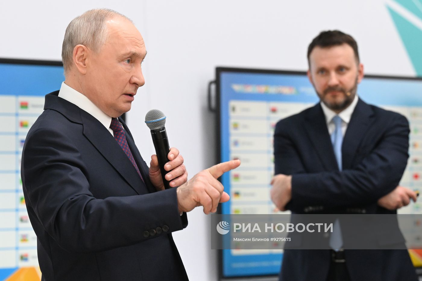 Президент РФ Владимир Путин посетил выставку форума "Россия - Африка" в Москве