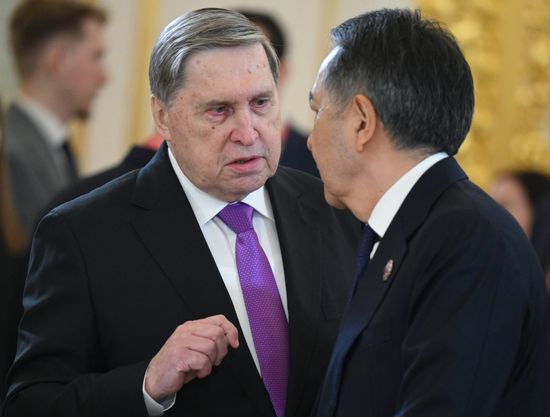 Помощник президента РФ Юрий Ушаков и председатель Коллегии Евразийской экономической комиссии Бакытжан Сагинтаев (справа) перед началом встречи руководителей региональных организаций Африки с президентом РФ Владимиром Путиным на полях III Саммита и форума "Россия - Африка". Место: Россия, Москва. Автор: Александр Кряжев/РИА Новости. Президент Владимир Путин встретился с руководителями региональных организаций Африки