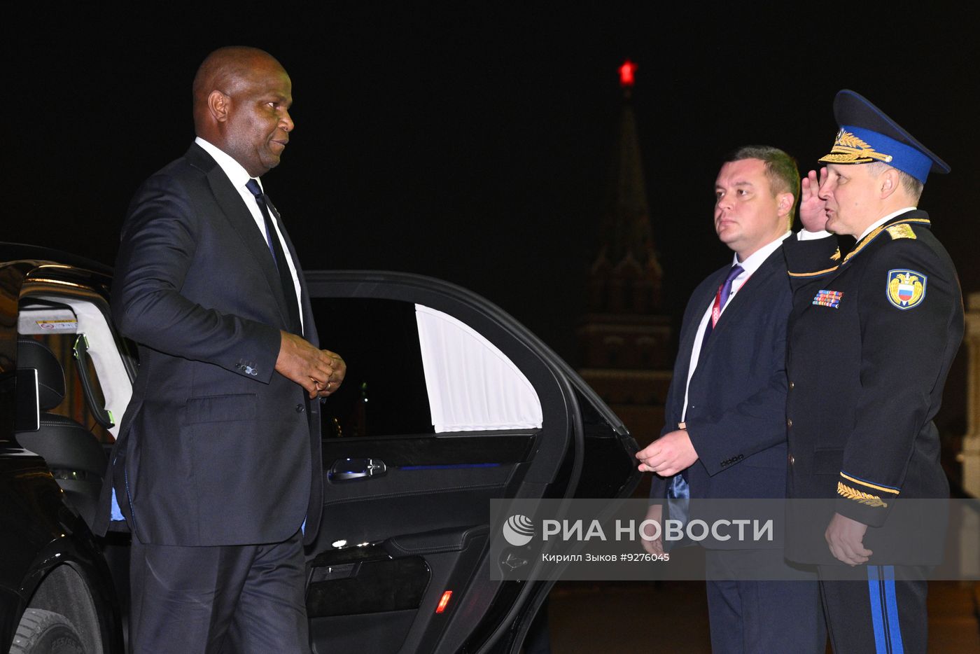 Церемония официальной встречи президентом РФ Владимиром Путиным глав делегаций саммита "Россия -Африка"