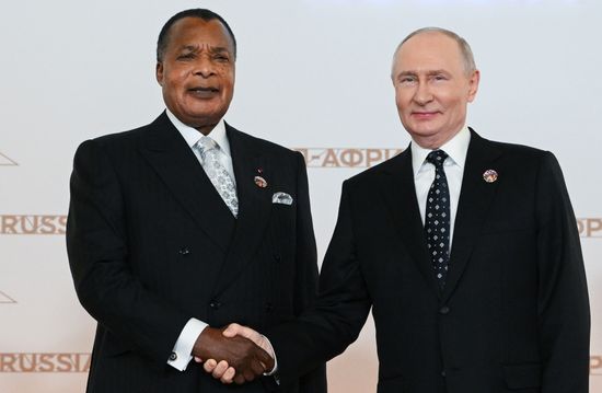 Церемония официальной встречи президентом РФ Владимиром Путиным глав делегаций саммита "Россия-Африка"